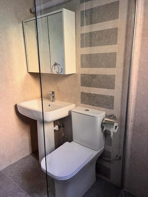 Central Gem - 10 Min Walk To The Sea, Harbor And Mall Apartment Paphos ภายนอก รูปภาพ
